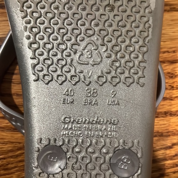 Ipanema Woman’s Silver Flip Flops Size US 9 - Picture 7 of 7